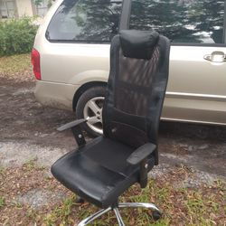 ADJUSTABLE HIGH BACK OFFICE CHAIR 