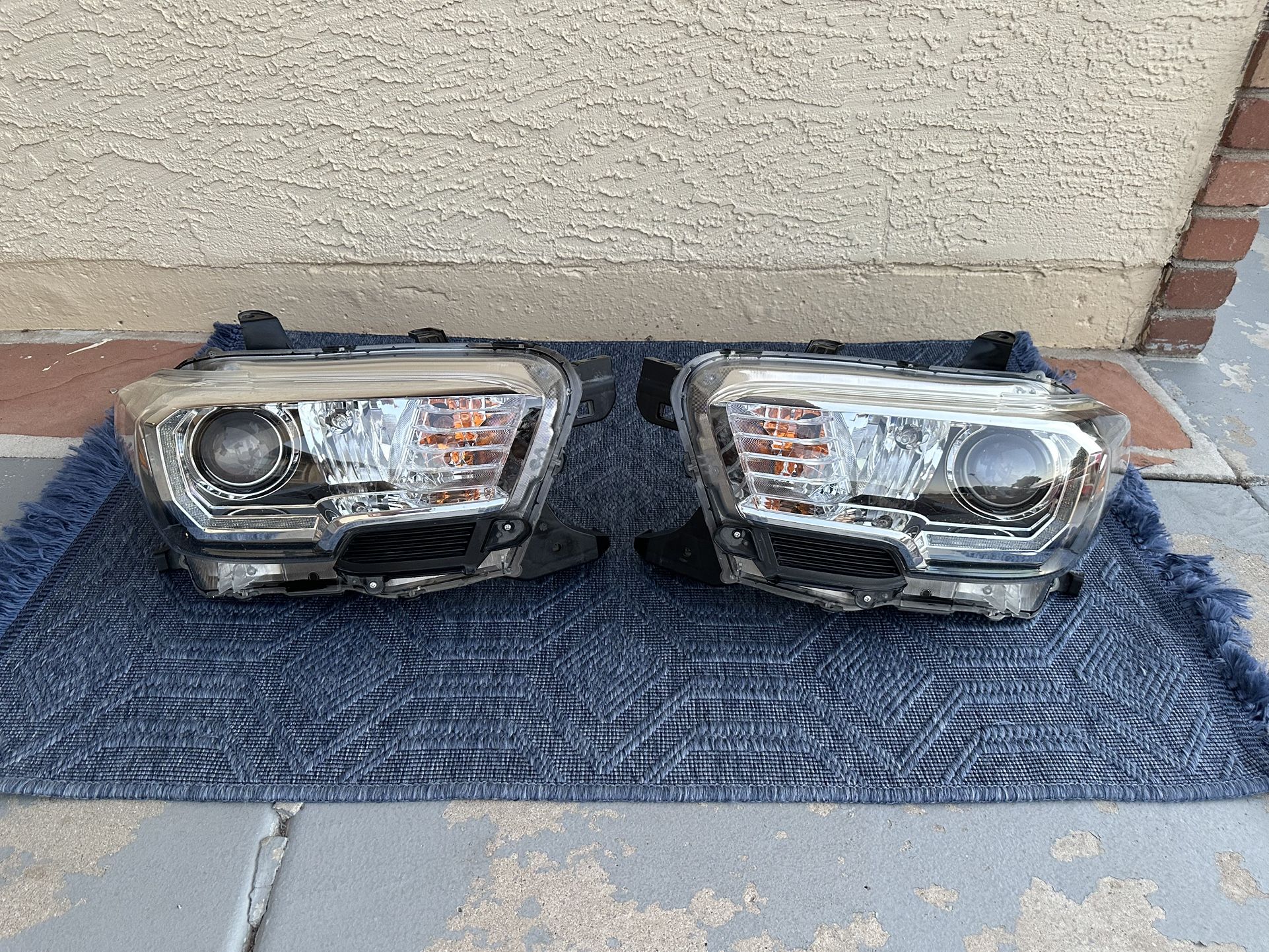 Toyota Tacoma Headlight LED 2016-2021, Toyota Tacoma Headlamp, OEM ORIGINAL TOYOTA LIGHT, MINT PERFECT CONDITION, $195 EACH SIDE 