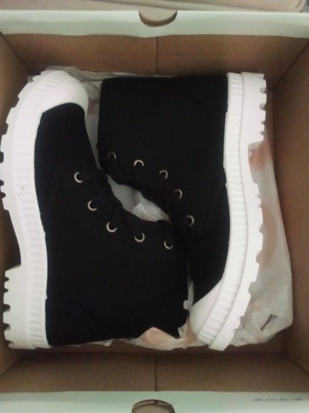 Women's boots And Shoes Liquidation Sale