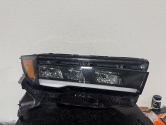 HONDA PILOT RIGHT HEADLIGHT 2024