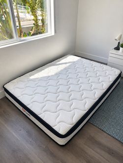 Queen Size Fyaslt Mattress – Clean & Good Condition