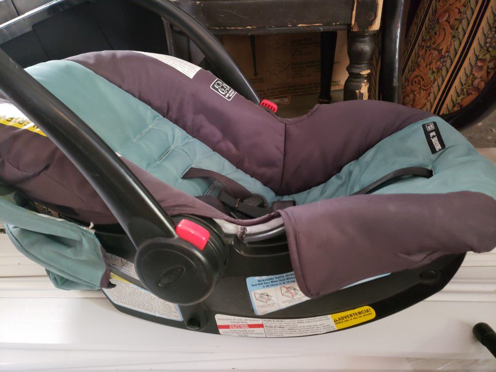 Graco car seat, stroller and base
