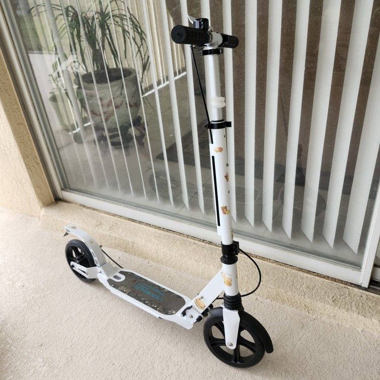 White Razor Wemboom Kids Scooter