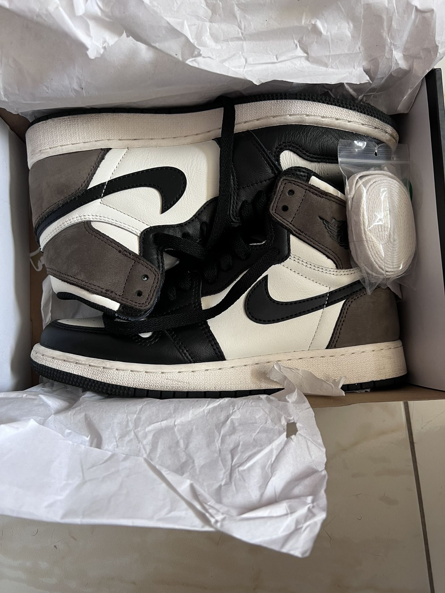 Jordan 1 Mocha Size 7Y