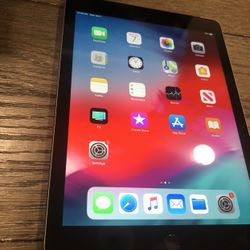 Apple iPad 5th Gen - 128GB - 9.7” screen - WiFi - Mint Condition 10/10 - Cash or Trades