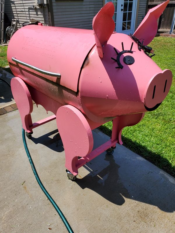 Traeger Smoker pig for Sale in Ontario, CA OfferUp
