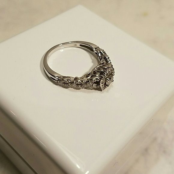 6.75 Simply Vera, Vera Wang engagement/wedding Ring 14k White gold With Real Diamonds, halo antique style