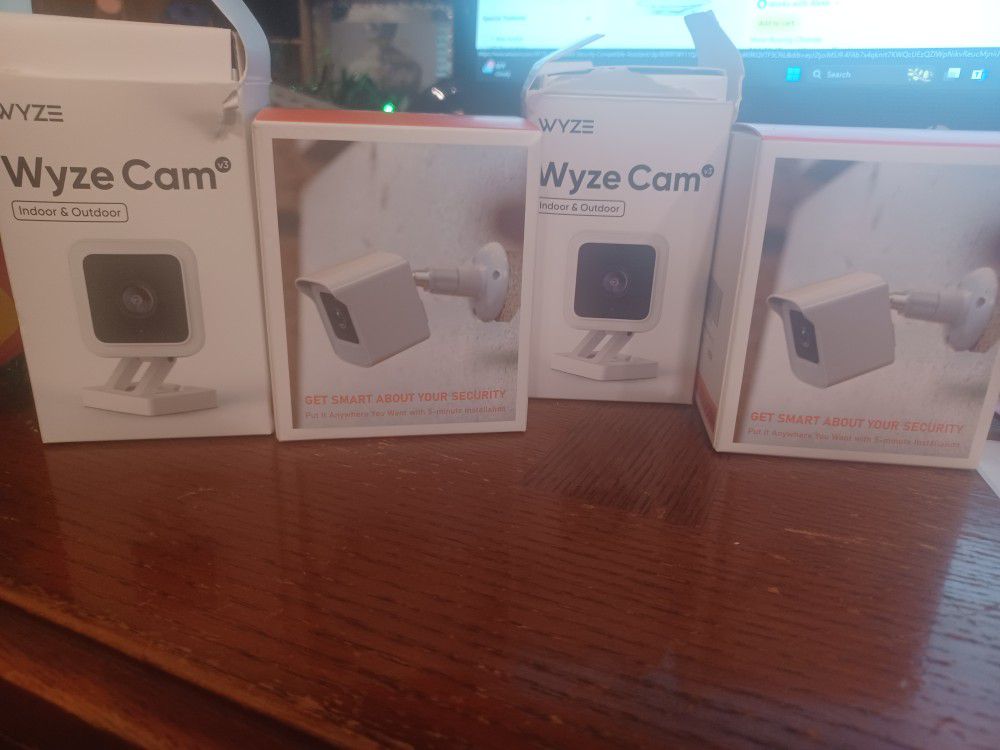 Wyze  Indoor And Outdoor Camera With Wall Mounts. 