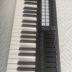 Novation launch key mk3 61 key midi keyboard