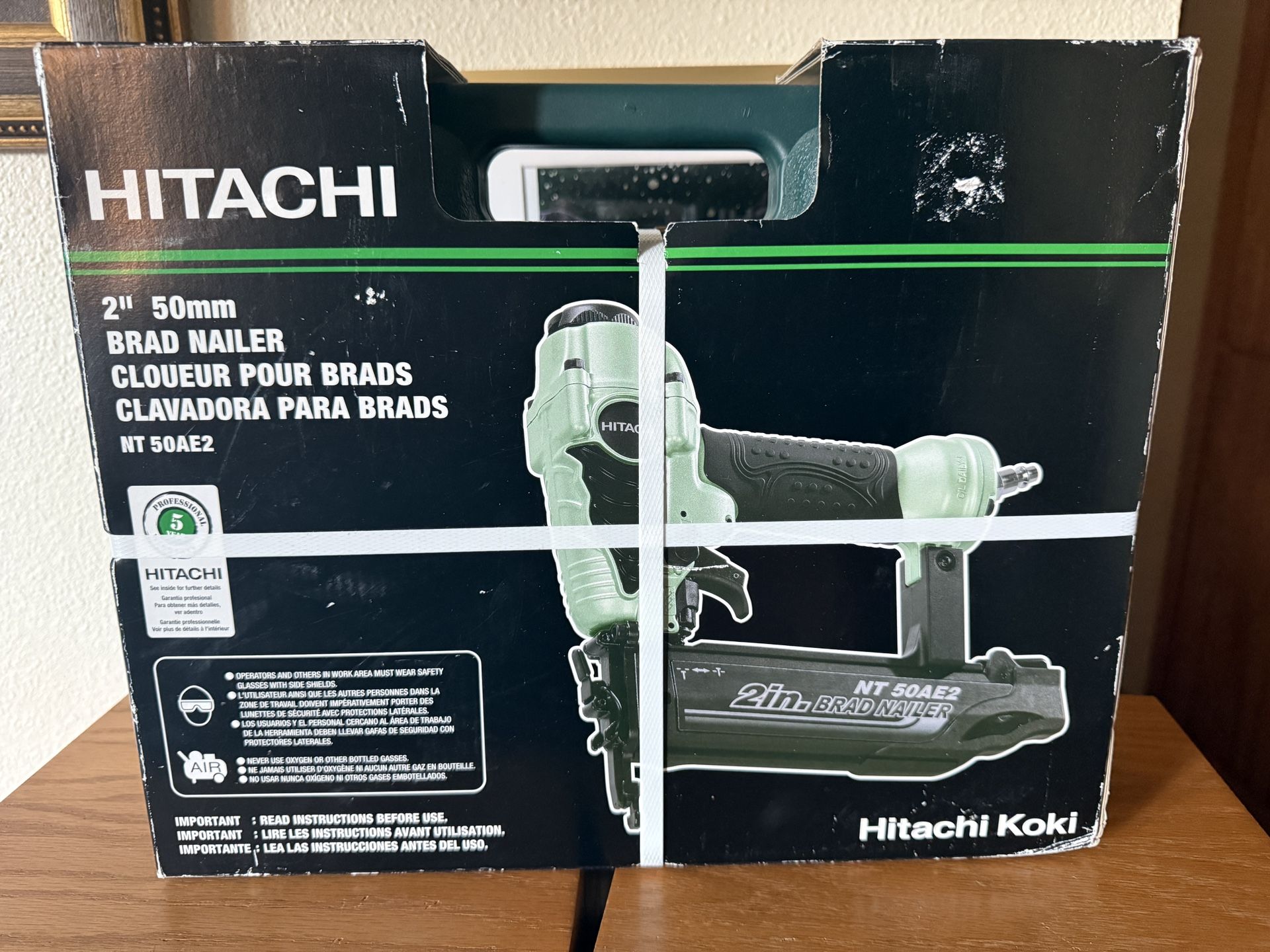 Hitachi NT50AE2 18-Gauge 5/8-Inch to 2-Inch Brad Nailer