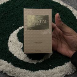 Gold Valentino Cologne 