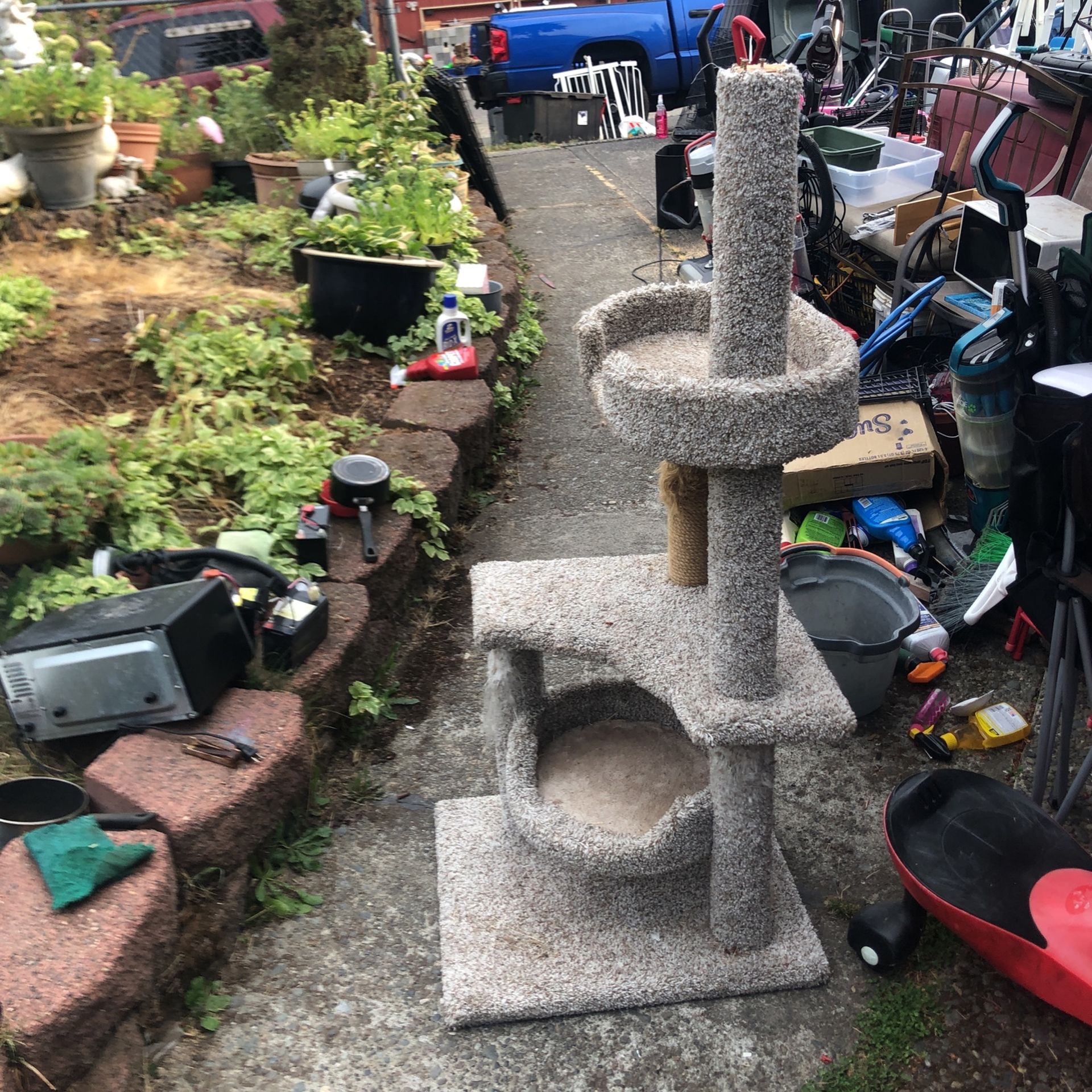Cat House Price 25$. Pick Up. E. Side. Tacoma