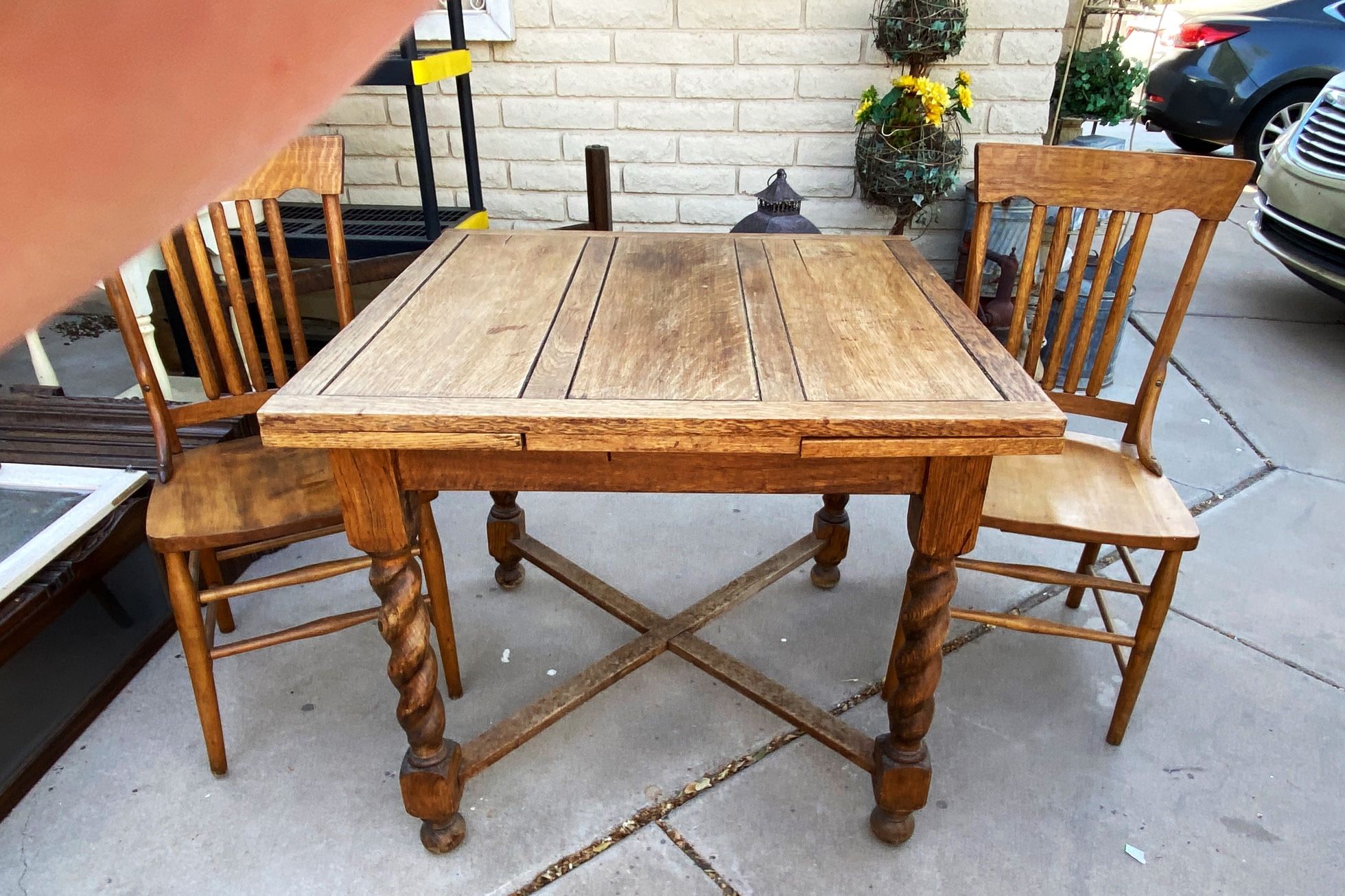 Antique pub table, 2 Chairs