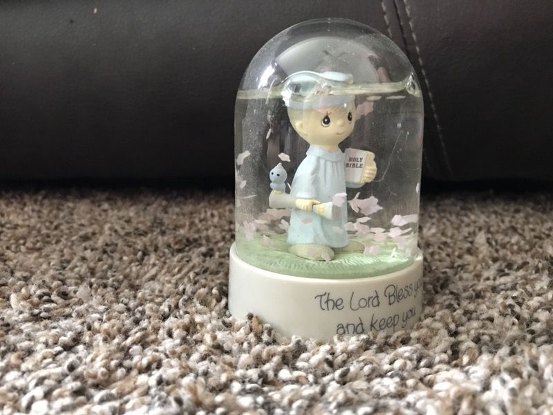 Precious moments graduation boy snow globe