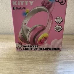 Hello Kitty Wireless Bluetooth Light-Up Headphones