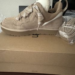 Uggs Lowmel Size 8 in women’s 