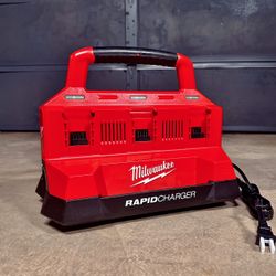 Milwaukee M18 PACKOUT 6-Port Rapid Charger