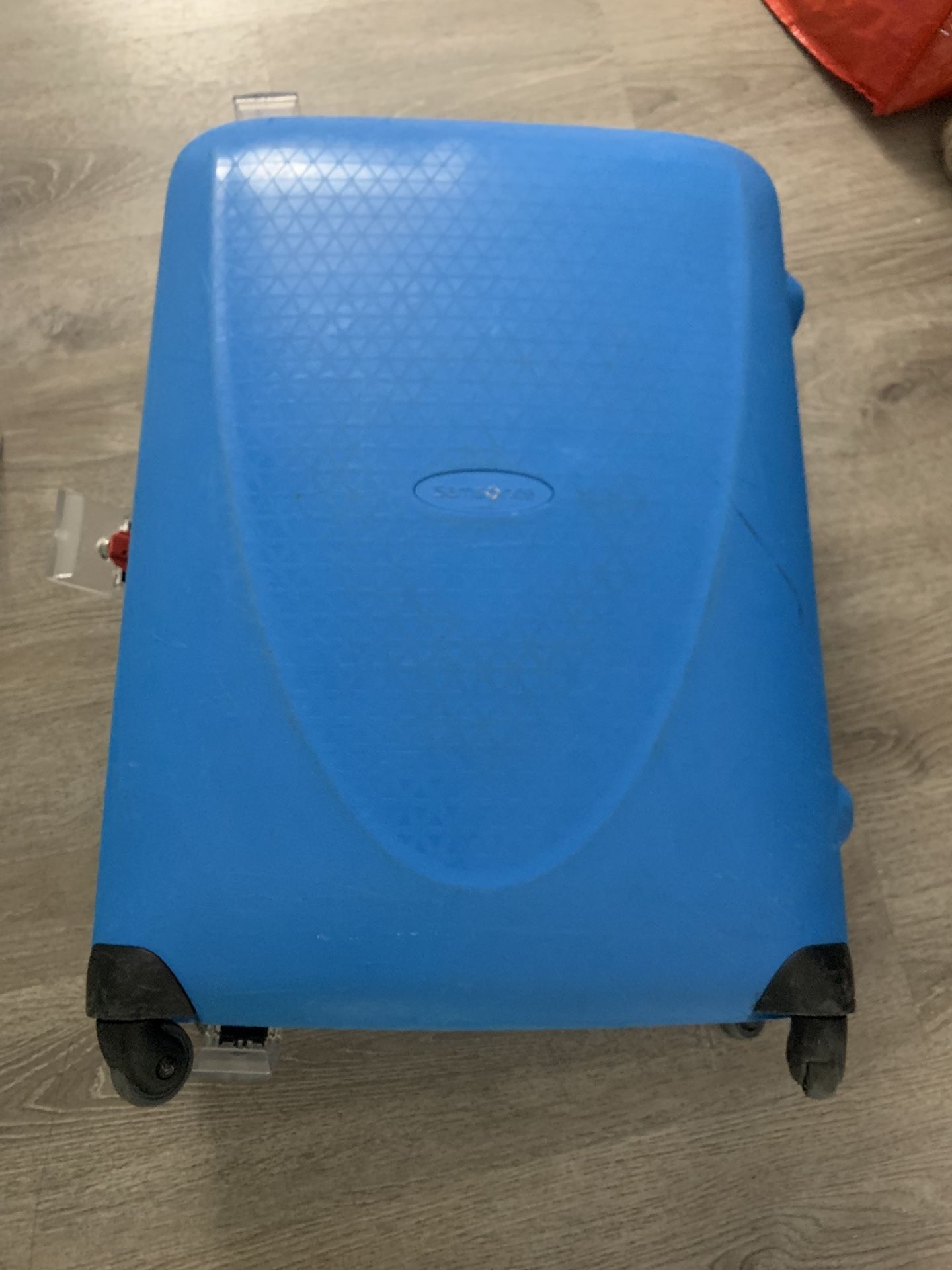 Samsonite Medium Luggage 
