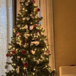6ft Xmas Tree With Lights Included 