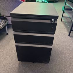 $75.00 !! New 23.7”x17.2”x14.6” Black 3 Drawers Metal Filing Cabinet with Lock & Wheels