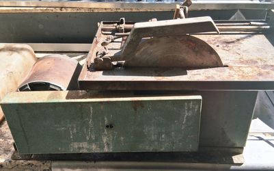 Self feeding 10" trim saw
