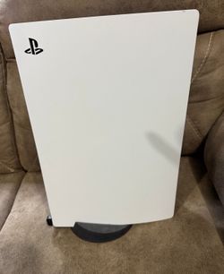 PS5 With Disk Drive And One Controller