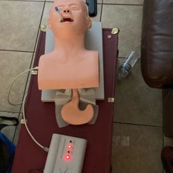 Electronic Tracheal Intubation Simulator