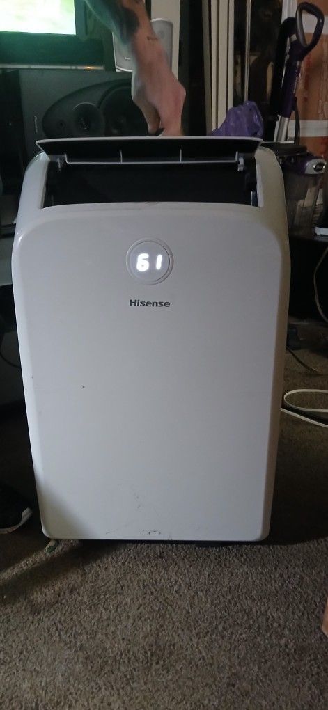  LIKE NEW! HiSense AIr Conditioner 