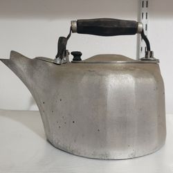 1913 Griswold Cast Aluminum Tea Kettle 4 Qt