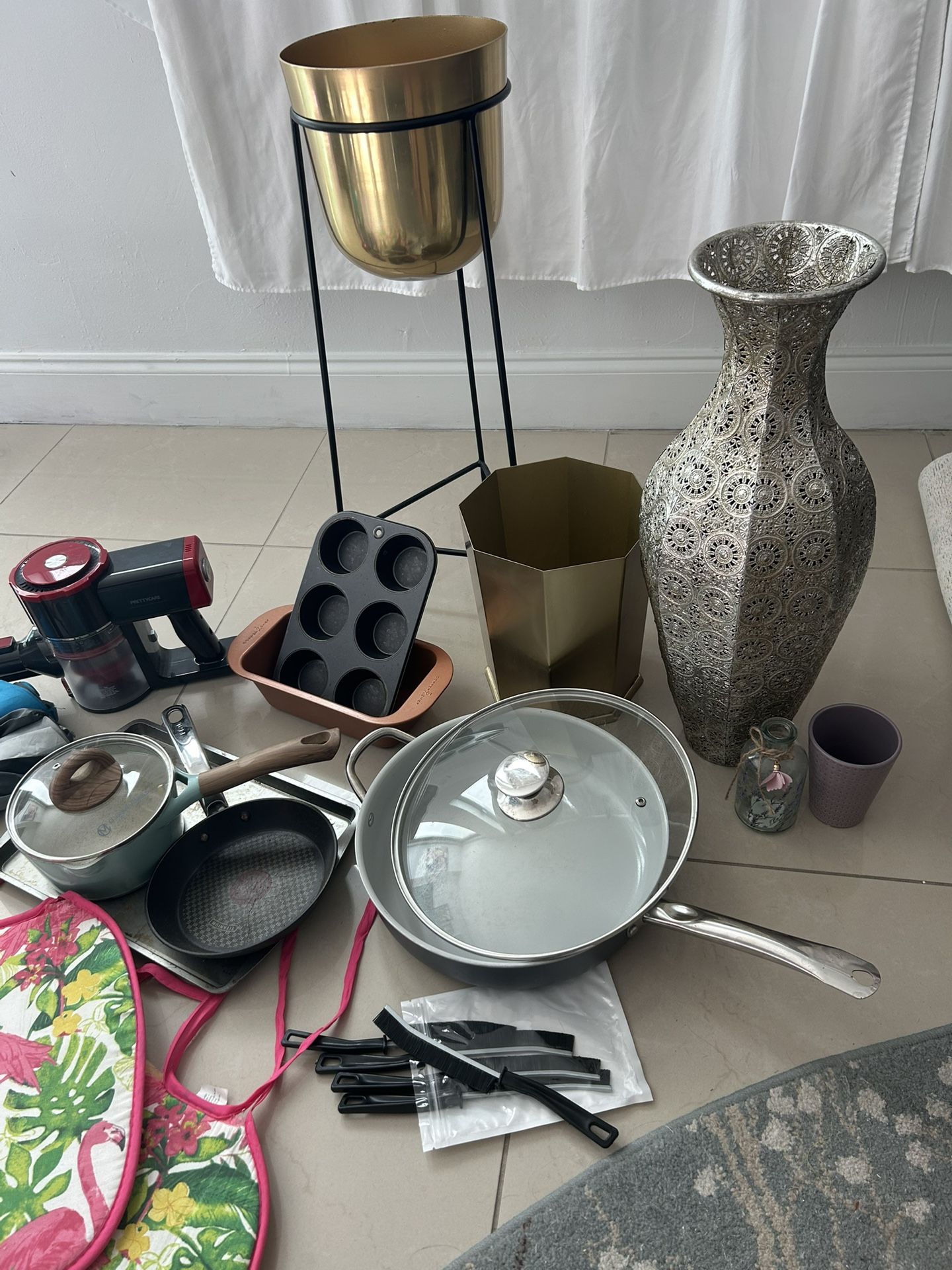 Kitchenware, Home Decor, and Vacuum