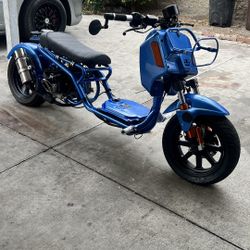 Ice Bear Maddog Gen V 150cc Scooter, GY-6 clone engine, Automatic CVT, Electric start