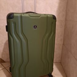 TAG 28" Hardshell Luggage with Spinner Wheels (1 Wheel Base Is Cracked but Rolls Fine)