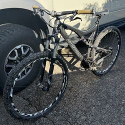 Santa Cruz Tall boy Carbon Fibre Frame Mountain Bike. 