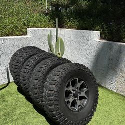 Jeep Wrangler Rubicon JL Take-Off Wheels & 37” M/T Tires