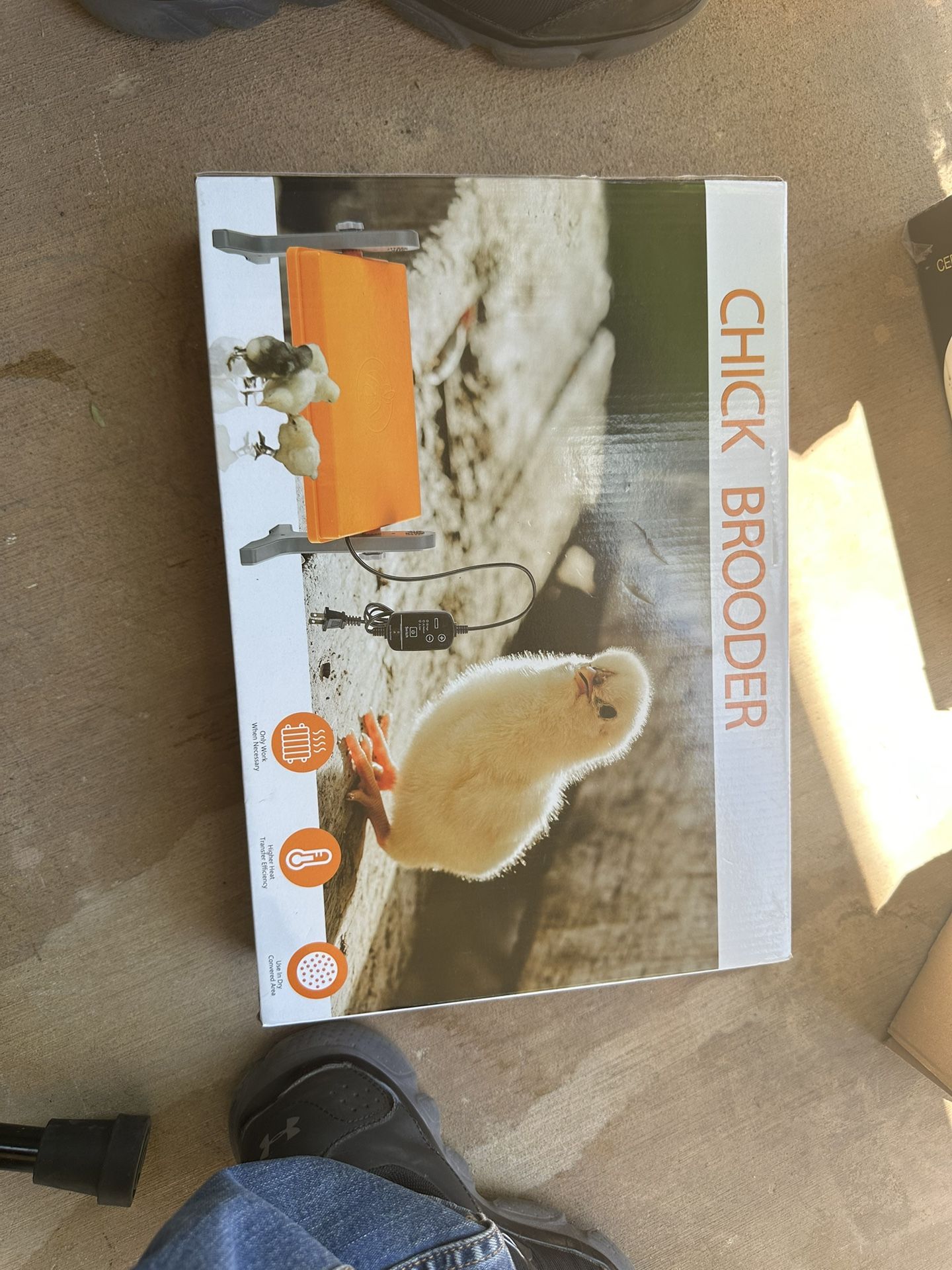 CHICK BROODER
