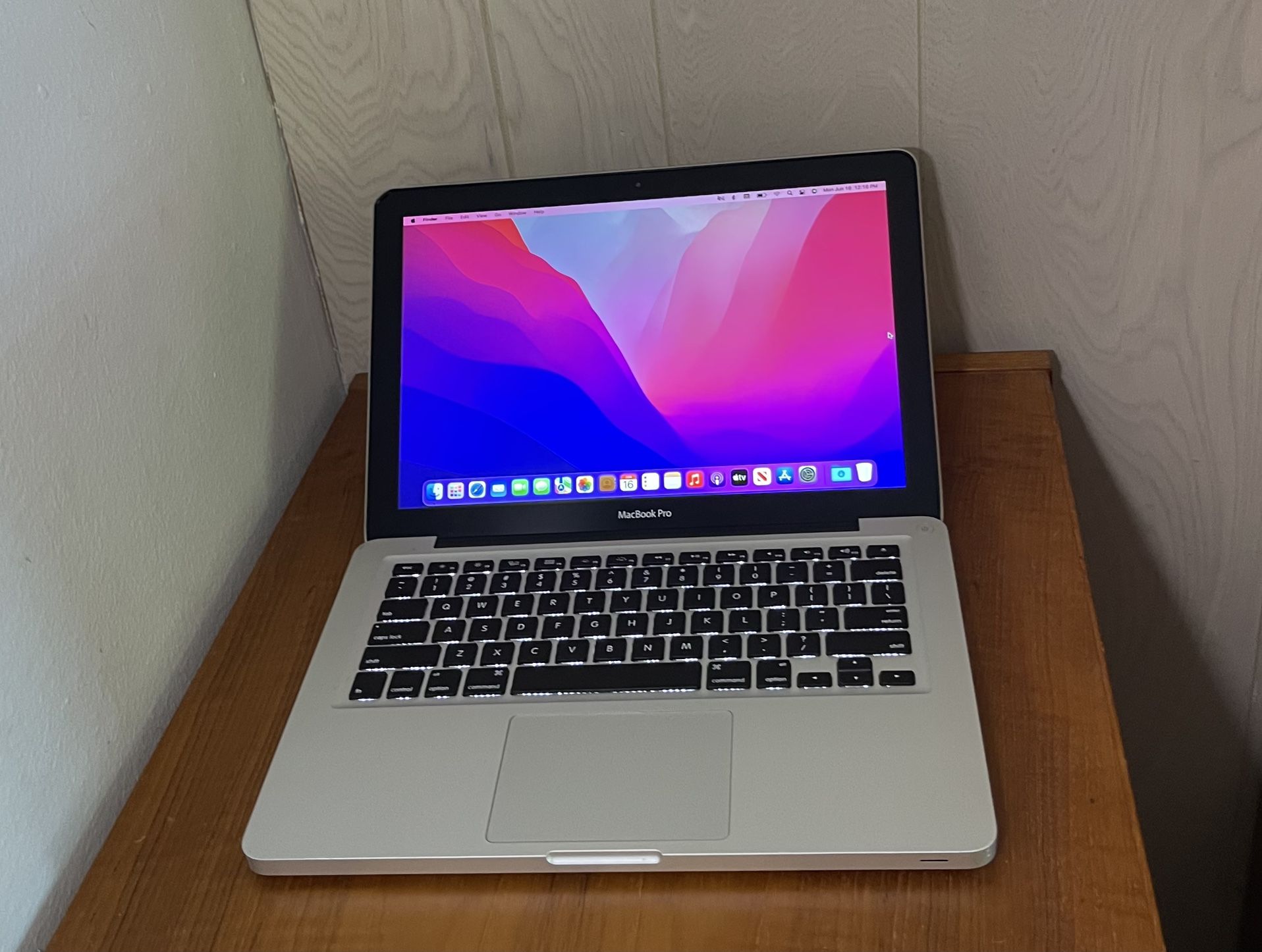 Apple MacBook Pro 13” I5/8GB/256GB SSD $140