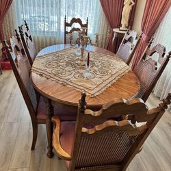 Vintage Mahogany Dining Table With 6 Chairs