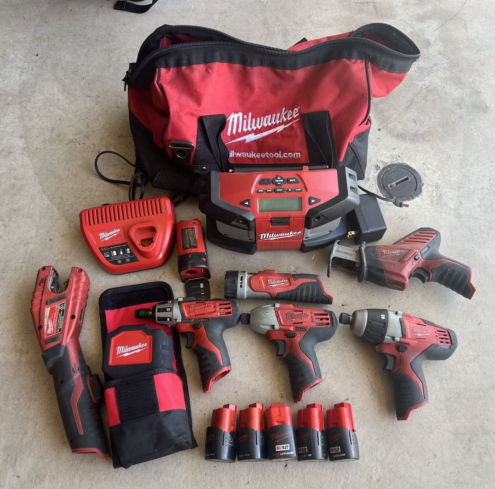 Milwaukee 12V Tool Set With Batteries And Bag
