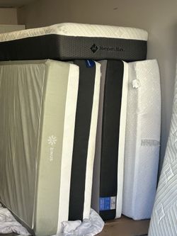 Colchones Queen En Muy Buen Estado $150 Cada Uno