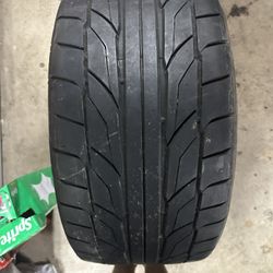 1 Used Nitto NT555 G2 285/35/20 Tire