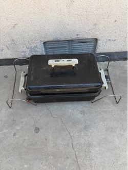 SMALL WEBER PORTABLE PROPANE GRILL