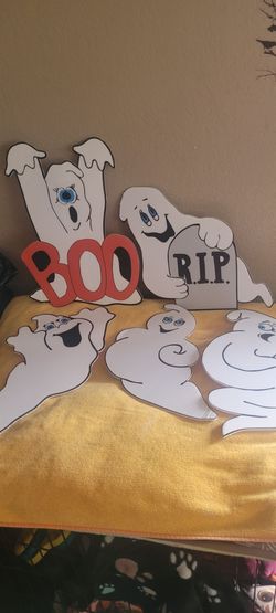 Halloween yard decorations