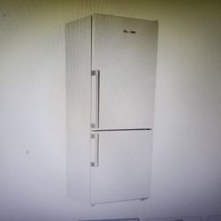 BLOMBERG REFRIGERATOR