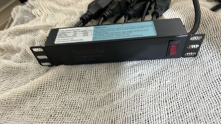 8 Plug Power Distribution Unit