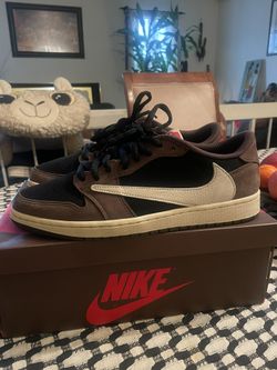 Jordan 1 Low Mocha Travis Scott