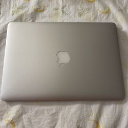 Macbook Air Mid 2011 13.3 Inch 1.7 Ghz I5 4 GB Ram And 121 GB SSD And Adapter From Apple 