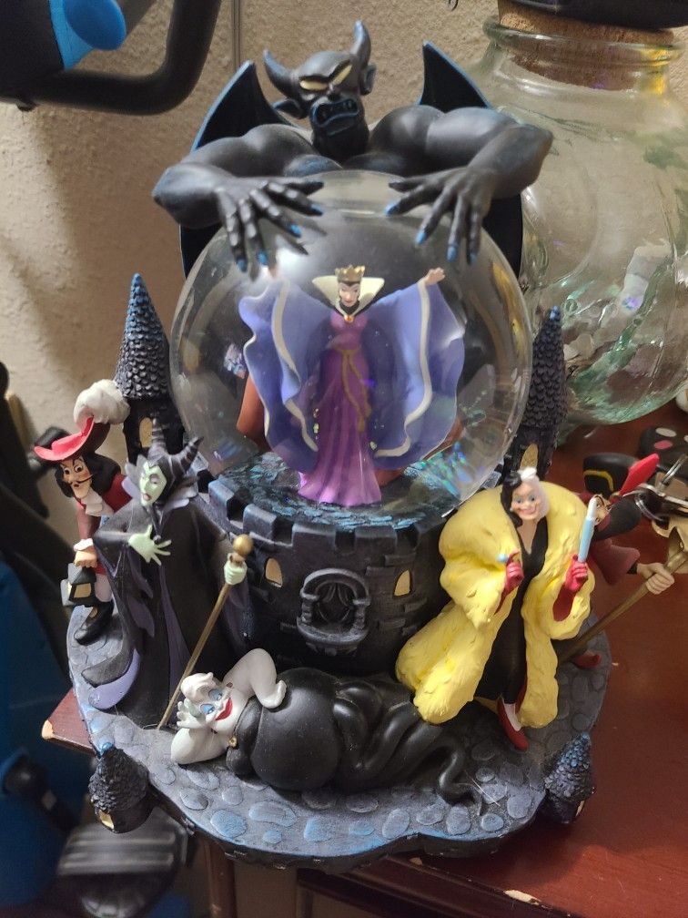 Disney Villains Snowglobe