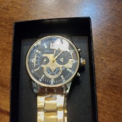 Gold Time Piece Serious buyers please.  Gineva Time piece. Great christmas gifts!