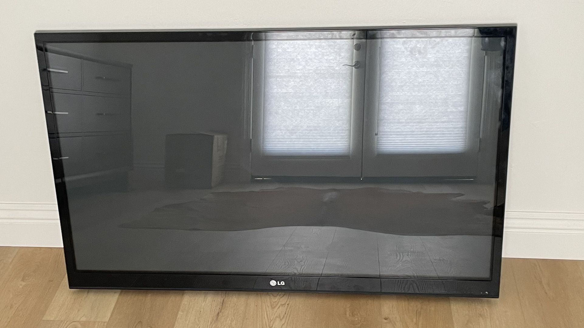 LG 50” TV Works Great