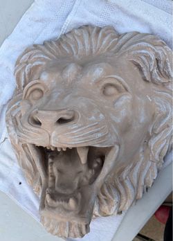 Concrete roaring lion wall decor